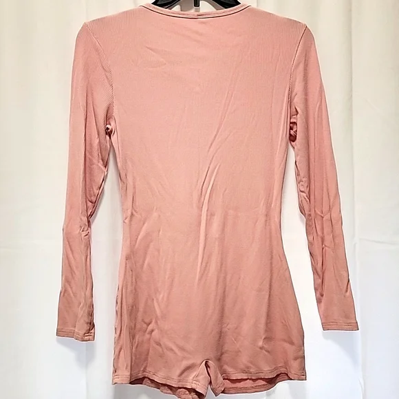 BOGO $2 Women's Pink Long Sleeve Ribbed Romper M loungewear pj's - Picture 5 of 15